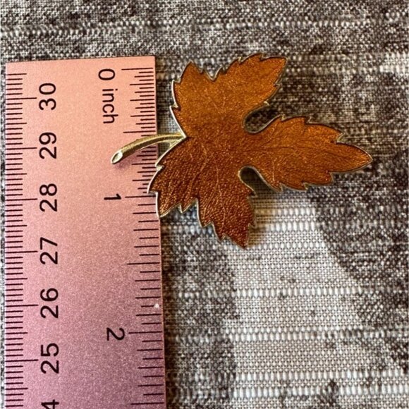 Vintage Orange Copper Maple Leaf Gold Tone Enamel Brooch Pin With Textured Back - Picture 5 of 9